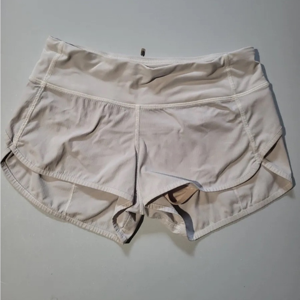 🍋Womens Lululemon Speed Up Shorts Ivory Low Rise Size 2🍋